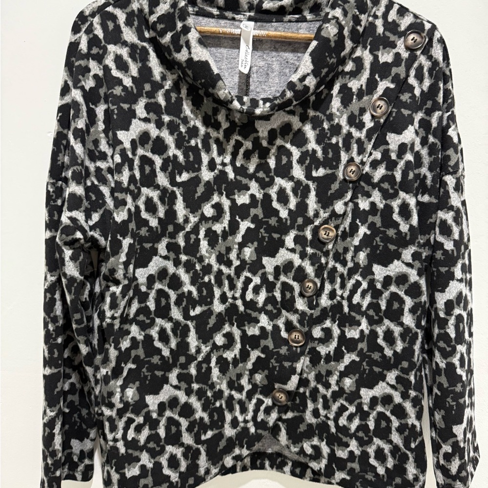 NY Collection Black and Gray Animal Print Top